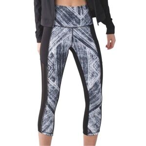 Lululemon Crop‎ Leggings Heat Wave Black White Mesh Mid-Rise 2015 Release RARE